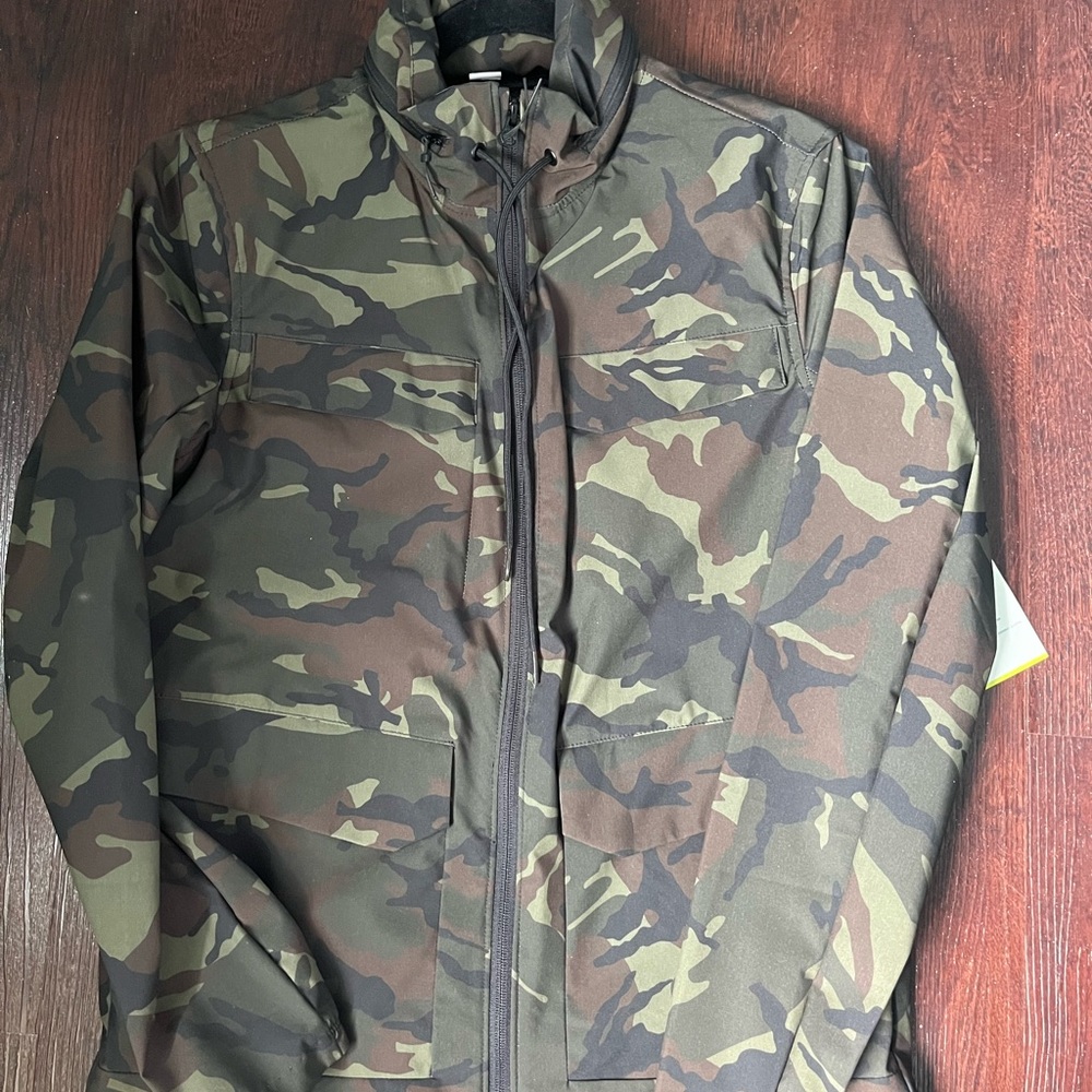 Old Navy Active size XS CAMO jacket. NWT